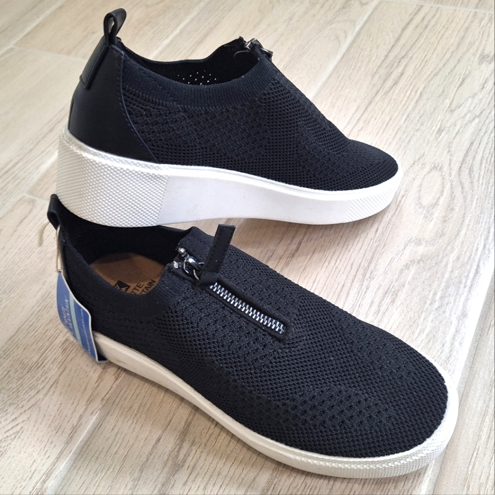 White Mountain women's Dacy black comfortable sneakers with zipper- size 7 - NWT